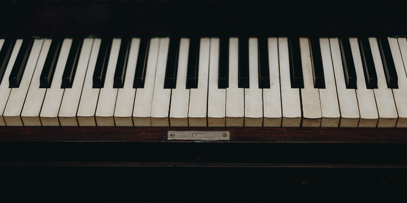 古いピアノ
